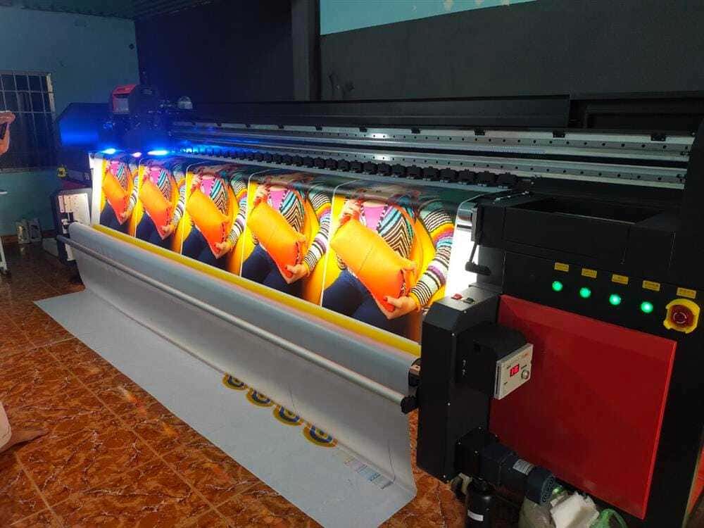 Máy In UV Cuộn – Lựa Chọn Tối Ưu Cho In Quảng Cáo Ngoài Trời
