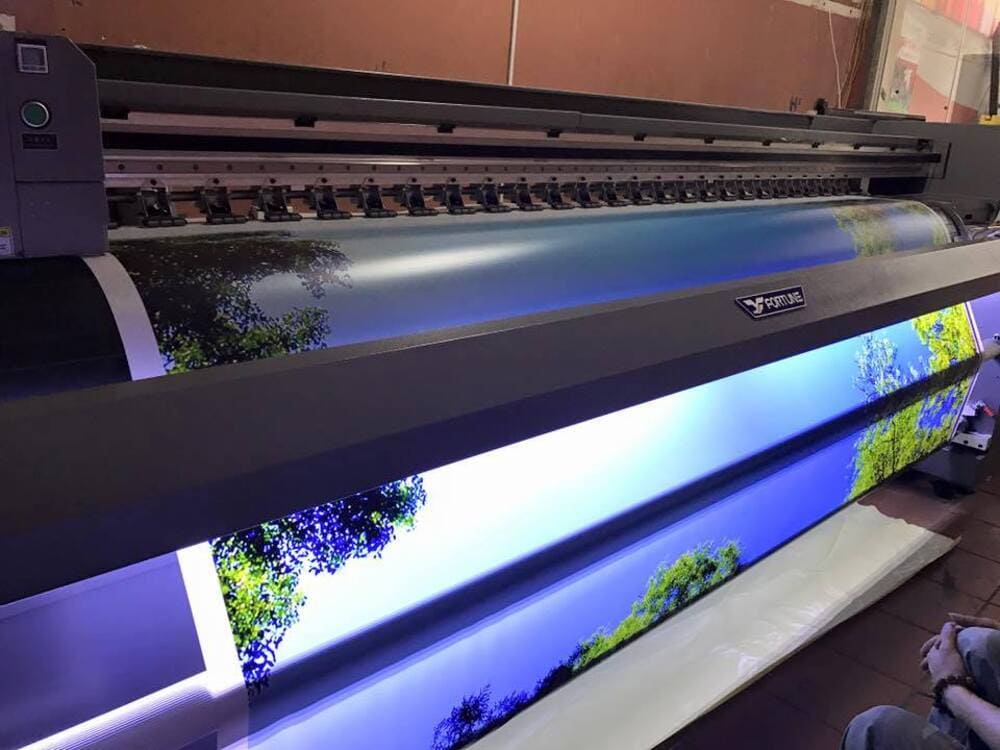 Máy In UV Cuộn – Lựa Chọn Tối Ưu Cho In Quảng Cáo Ngoài Trời