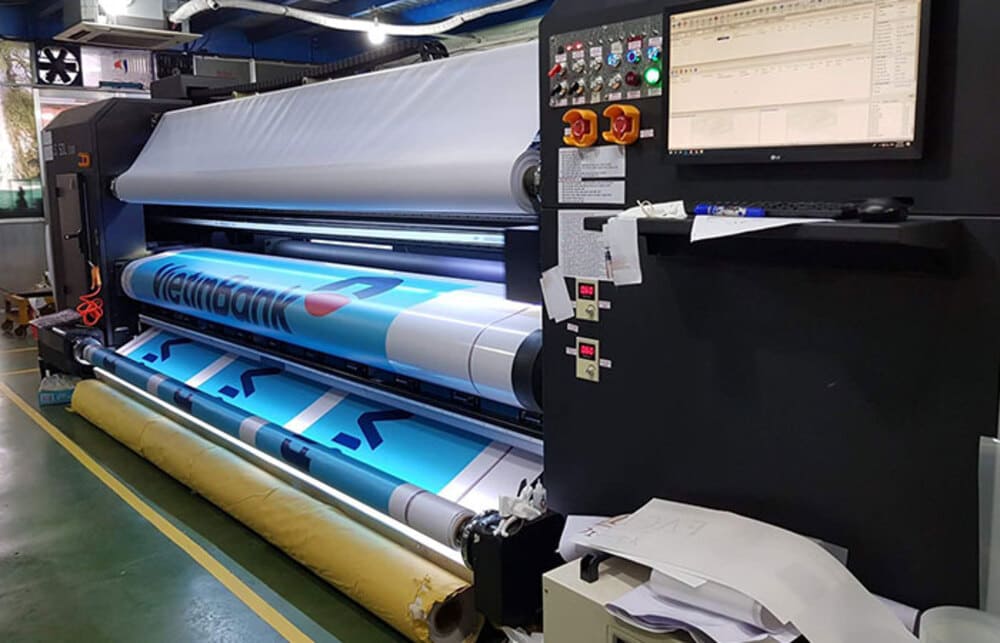 Máy In UV Cuộn – Lựa Chọn Tối Ưu Cho In Quảng Cáo Ngoài Trời