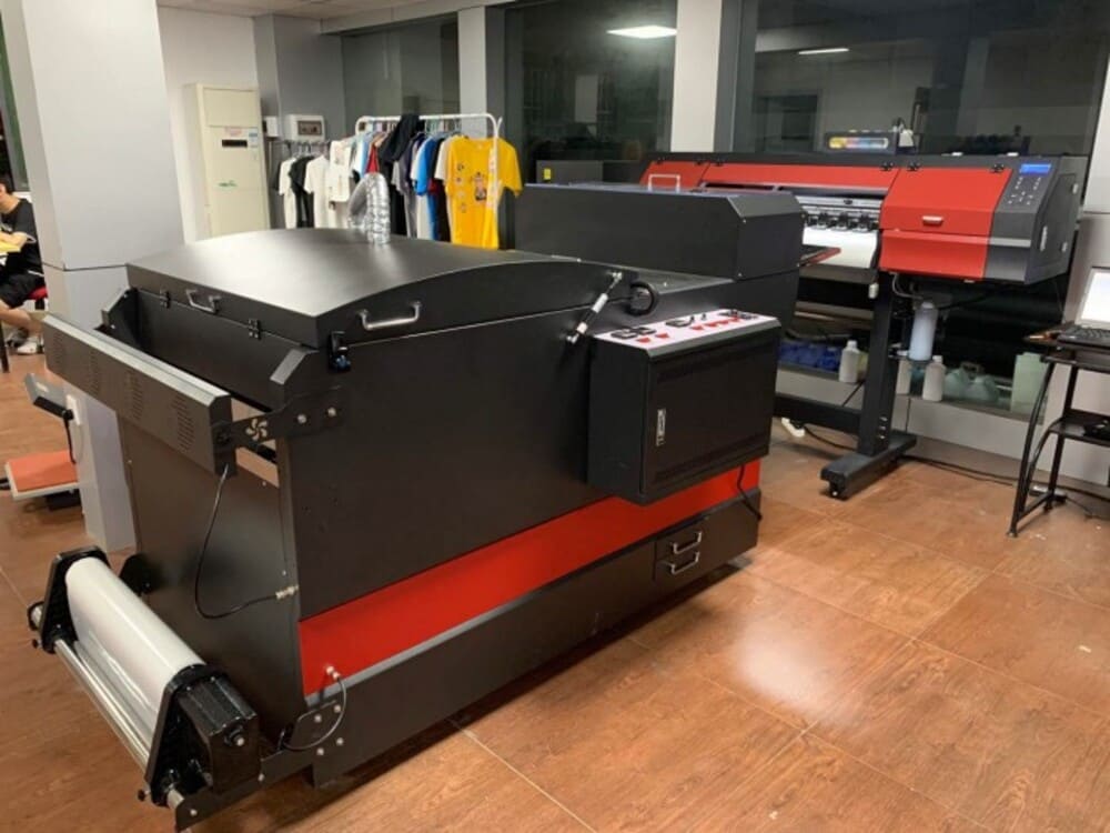 So Sánh Các Dòng Máy In UV: Phẳng – Cuộn – DTF – PET, Nên Chọn Loại Nào?